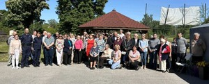 grupowe zdjęcie wszystkich uczestników należących do koła gospodyń wiejskich